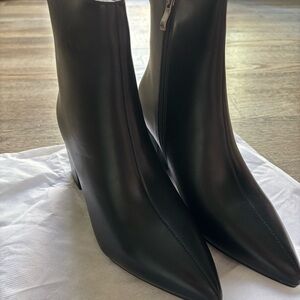 Elegant Black Heeled Boots